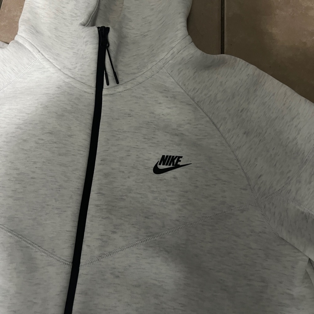 Nike tech - Picture 2 of 3